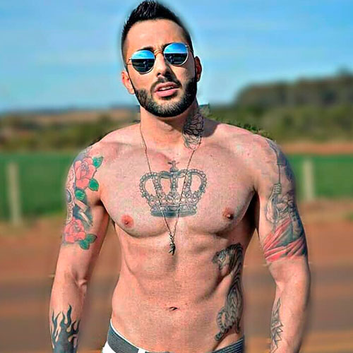 Felipe Mastrandéa sem camisa