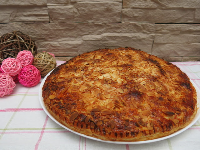 TORTA DE HOJALDRE Y CREMA PASTELERA