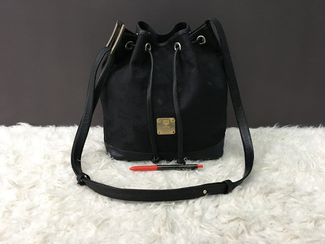 Jual tas second bekas original asli sling selempang pria wanita branded prada shoulder bag jojobag wishopp gucci monogram sling bag selempang sepatu hak heels wanita lv louis vuitton aigner leather tote jacquard gucci tote monogram silver guccissima tods moccassins flat shoes peep toe flat shoes made in italy longchamp cuir coach black tassel furla violet clutch braun buffel red saffiano zip around purse porter sling bag rabeanco tote picard wallet purse modele depose zip tote bonia sling bag clutch hand bag tas tangan flat shoes sendal sandals dompet chanel dompet lipat pria cowok bifold wallet tods passport cover dompet paspor tas toilet toiletries braun buffel coach wristlet loewe aigner samsonite ransel gucci wallet roger vivier flat shoes rebecca minkoff bvlgary fion ransel backpack koper tumi luggage mcm bucket drawstring serut