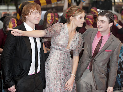 Emma Watson wardrobe malfunction in Premier opeening of Harry Potter