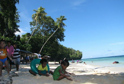 Wisata pantai Bosnik di papua