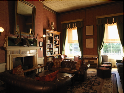 elegant family room with romantic dark decoration ideas