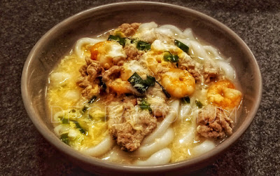 滑蛋蝦仁肉片烏冬