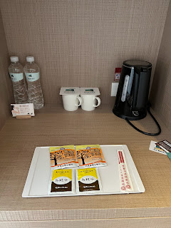 嘉義縣故宮南院走路兩分鐘可到的網路熱門親子飯店棒棒積木飯店，附近景點有故宮南院,棒棒鯨奇樂園,南故宮235新樂園,蒜頭糖廠蔗埕文化園區,嘉義長榮文苑酒店2等.其中棒棒鯨奇樂園是南台灣最大的市內遊樂園，約2000坪的室內主題遊樂園，分別為鯨奇海洋館與拓展運動館兩大館，八大主題區域。親子餐廳和DIY教室