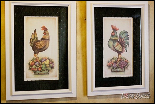 Pair-of-chicken-wire-roaster-art