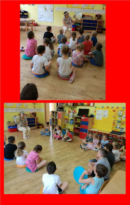 Czerwone tło 2 zdjęcia sala w przedszkolu dzieci siedzą na podłodze pani siedzi na krzesełku i pokazuje im książkę