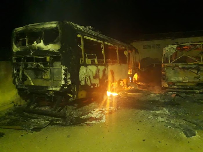 Ônibus escolares de Pedra Lavrada são incendiados nesta quinta