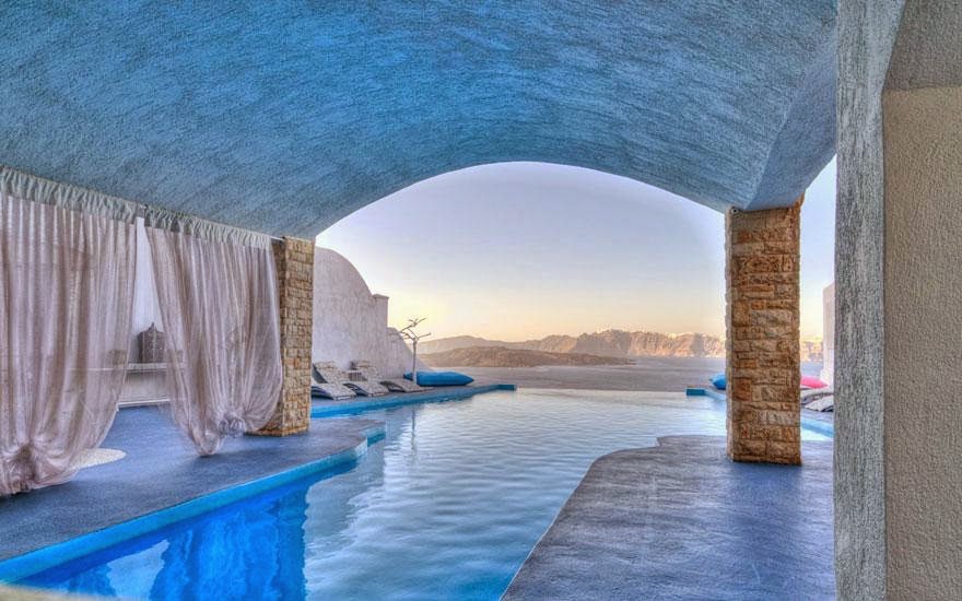 21 Amazing Hotels You Need To Visit Before You Die