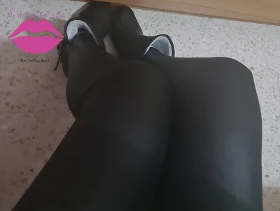 leggins de imitación de cuero negro