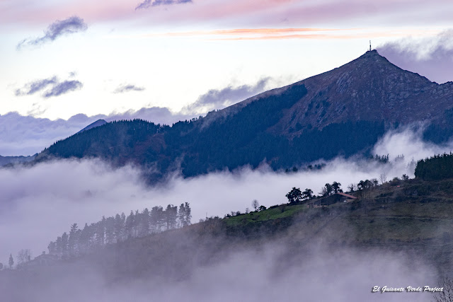 Amanecer en Gorbeia  Parque Natural, por El Guisante Verde Project