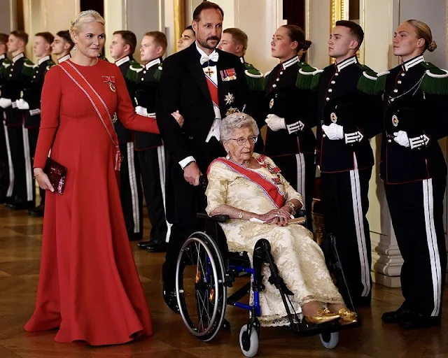Crown Princess Mette-Marit wore a wool and silk blend red maxi dress by Valentino. Queen Sonja wore a royal blue gown