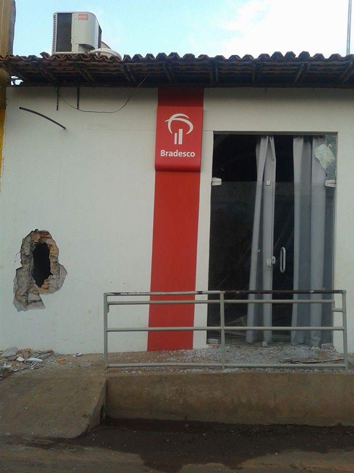 Assaltantes explodem agência bancária em Joselândia