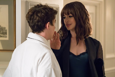 Anne Hathaway and Alex Sharp in The Hustle