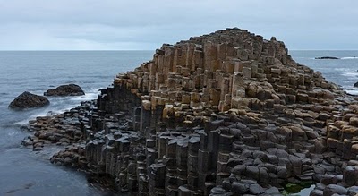 Tebing Batu Alami yang Mengagumkan di Irlandia  Browsing Gambar