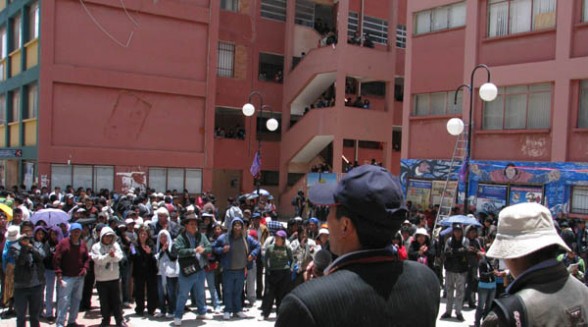 Morales plantea refundar la Universidad Pública de El Alto