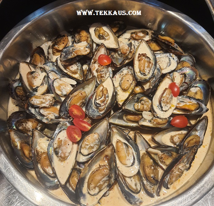 Grilled Mussel with Herbs Butter