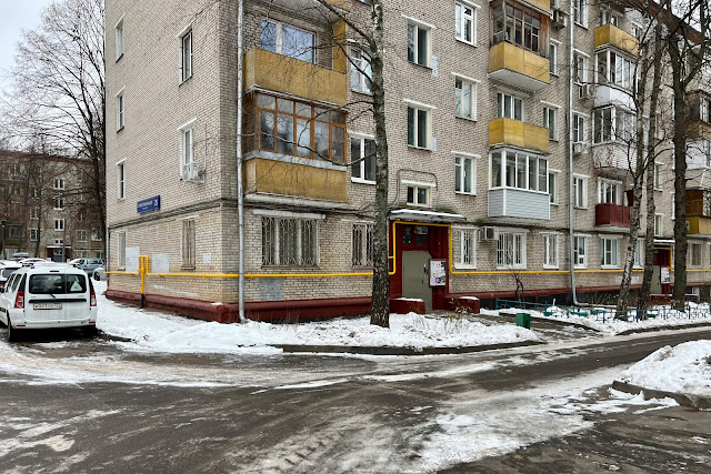 Севастопольский проспект, дворы, жилой дом 1961 года постройки Севастопольский проспект, дворы, жилой дом 1961 года постройки