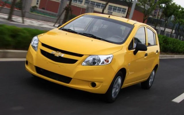 yellow Chevrolet Sail UV-A