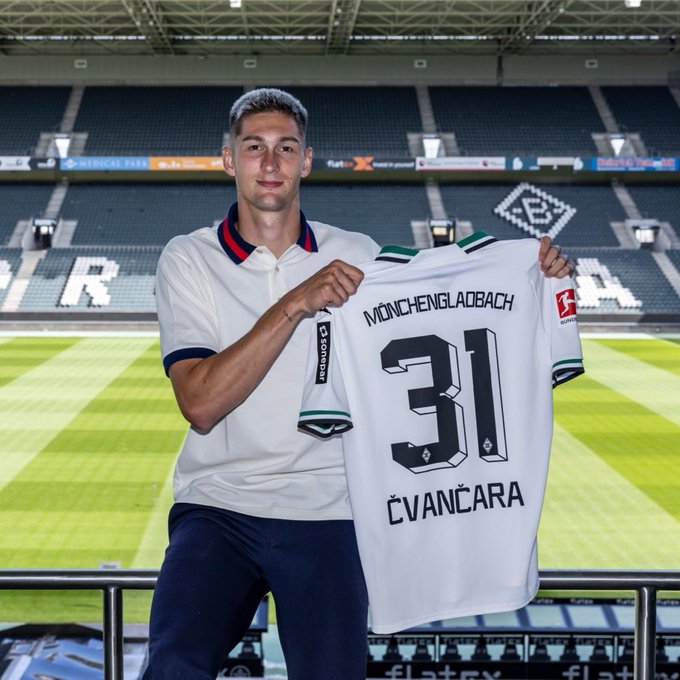 Borussia Moenchengladbach signs forward Tomas Cvancara