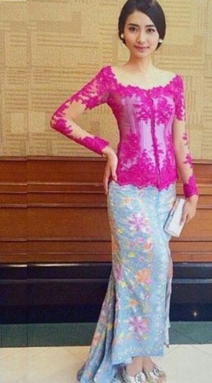  Model  Baju  Kebaya  Terbaru  untuk Acara Wisuda  Kumpulan 