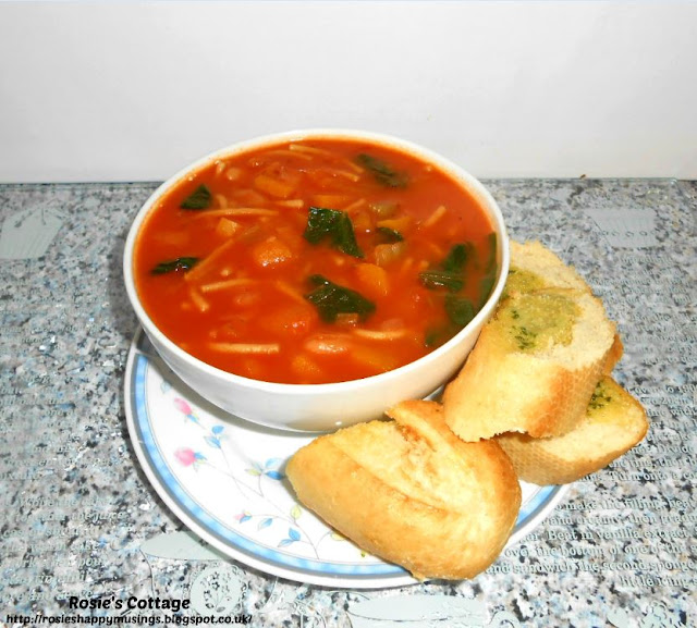 Warming winter soup with garlic bread