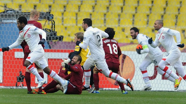 Fuster celebrates his goal.