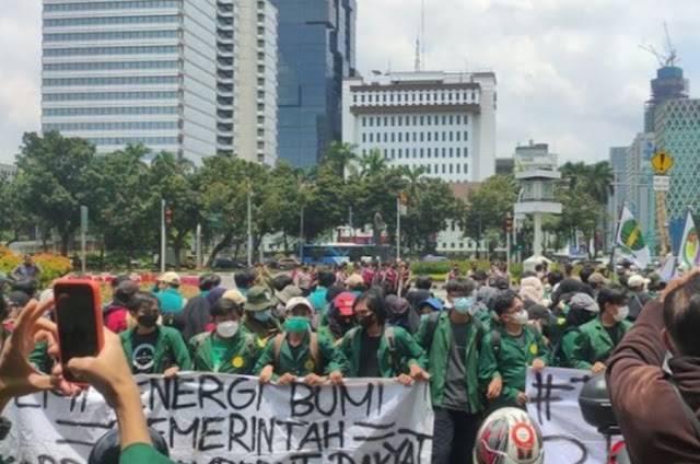 EMPAT TUNTUTAN YANG DISUARAKAN MAHASISWA DALAM AKSI DEMO 11 APRIL 2022