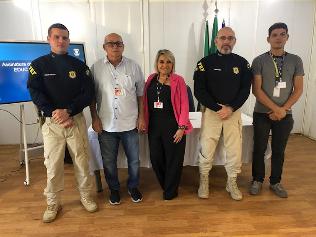 Polícia Rodoviária Federal deu início, na tarde desta segunda-feira (17/04), às assinaturas do termo de adesão das escolas municipais do Rio Grande do Norte ao Projeto Educar 2023.
