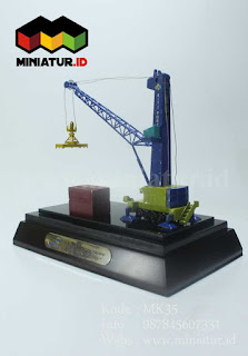 miniatur-mobile-crane