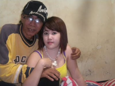 foto+cowok+jelek+dan+cewek+cantik+2 Foto HOT Skandal ABG Dengan Om Om