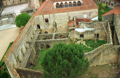 Resultado de imagem para imagens das ruinas dos paços do infante no convento de cristo em tomar