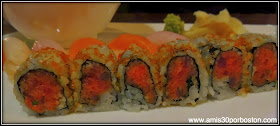 Sushi and Sashimi Set: 10 piezas de Sashimi: Un Spicy Tuna Roll