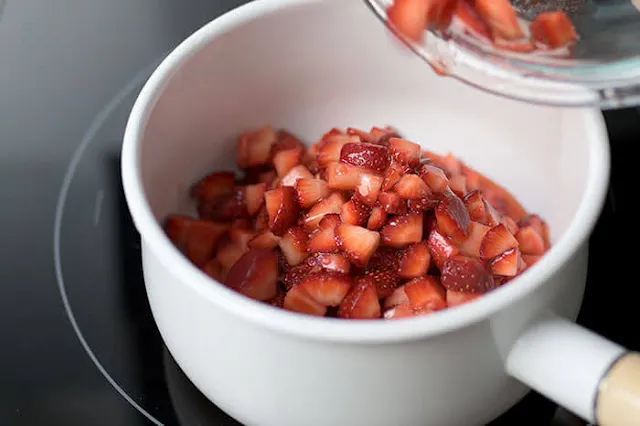 cook macerated strawberry in a pot