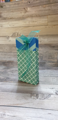 Simple no measure gift packaging sour cream container gift bag