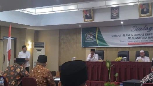 Dr. Helmi Membuka Agenda Dialog Kepemudaan Ormas Pemuda Islam Se-Sumatera Barat