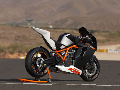KTM RC8 rear view pictures