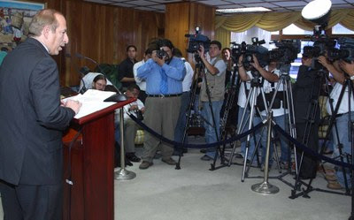 Sigfrido Reyes anuncia auto discreción de los partido para bajar exceso de personal en la Asamblea Legislativa