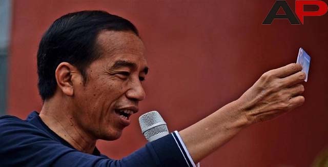 Senam Pagi di Palembang, Jokowi Minta Pendukungnya Luruskan Hoax