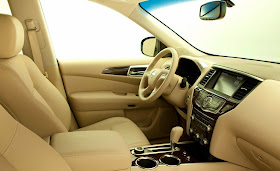 Interior view of 2014 Nissan Pathfinder