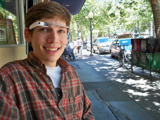 Pemuda Berhasil Bobol Teknologi Google Glass