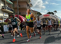 Gianluca Ferrato in veste corsara, almeno ci prova, a La Rapidissima 10K 2024. Si corre domenica 21 aprile