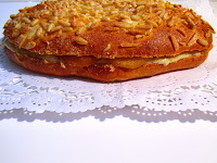 Coca de Sant Joan con crema de canela y manzana