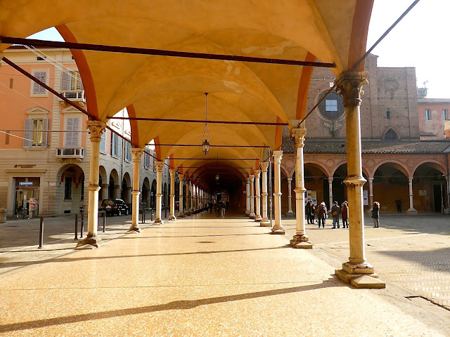 Bologna-portico-santa-maria-dei-servi