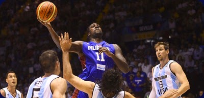 Philippines' centre Andray Blatche (L) vies with Argentina's forward Luis Scola during the 2014 FIBA World basketball championships group B match Argentina vs Philippines at the Palacio Municipal de Deportes in Sevilla on September 1, 2014.   AFP PHOTO/ PIERRE-PHILIPPE MARCOU