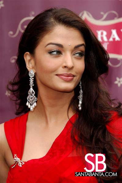 Aishwarya Rai Looking Cute on Red Dress