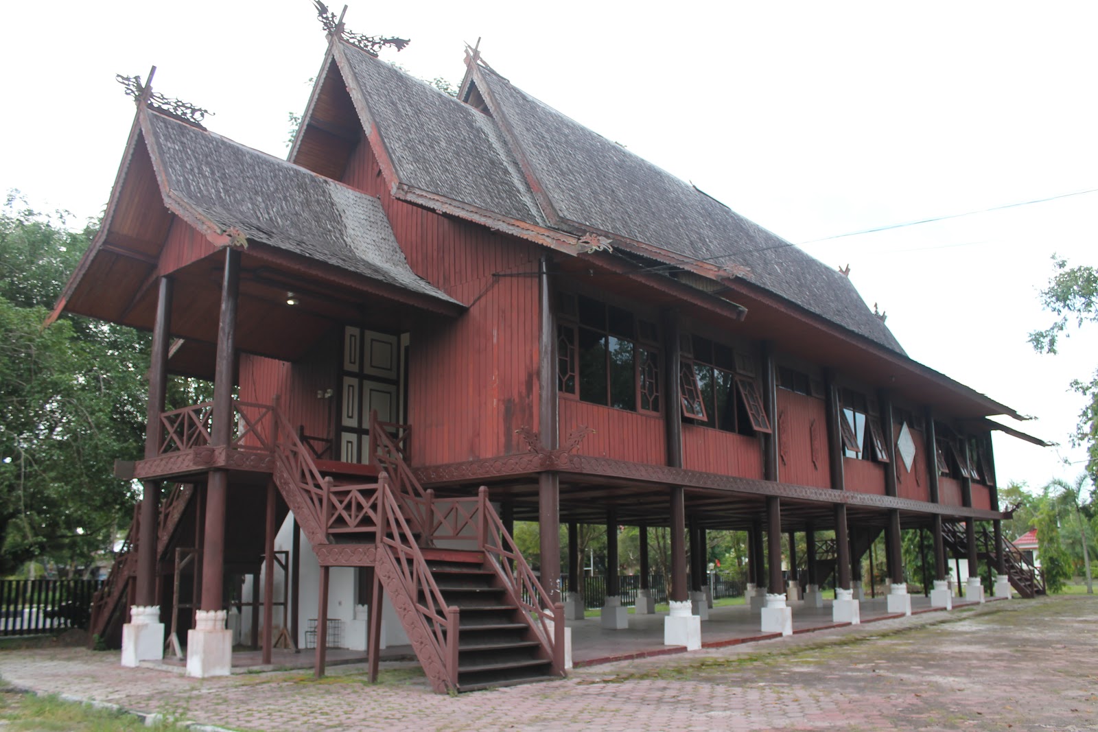 Image Provinsi Kalimantan Timur Atau Kaltim Rumah Adat 