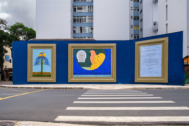 Painéis de azulejo no Largo da Saúde