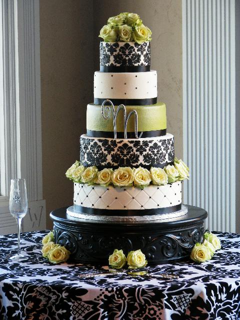 Take a look at just some of the amazing Damask cakes out there