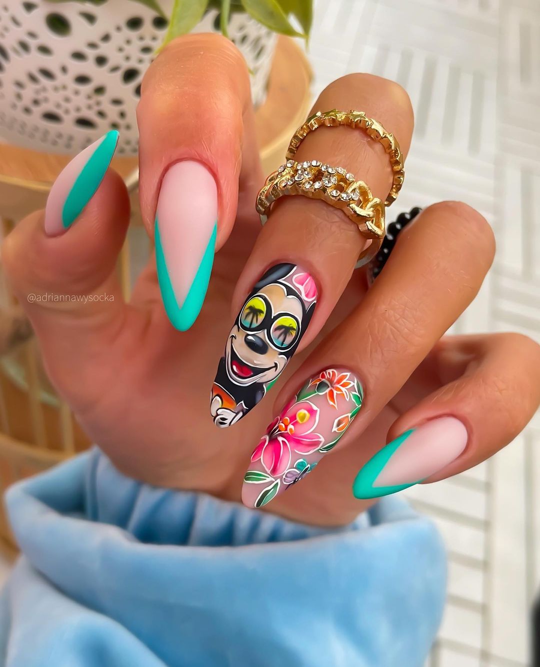 Most gorgeous, innovative, and trendy Halloween nail art ideas for 2022.