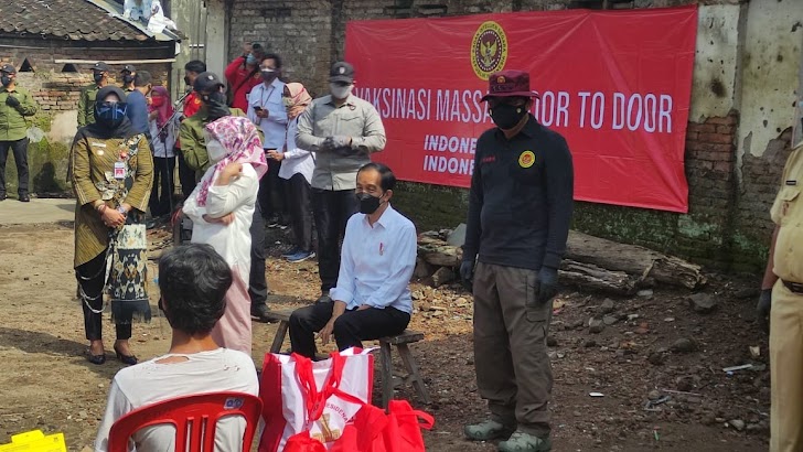 Presiden Jokowi dan Kepala BIN Budi Gunawan Pantau Langsung Vaksinasi Massal Sukoharjo dan Klaten